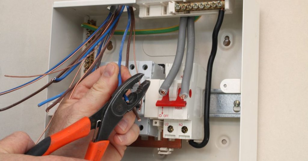 Circuitos e fiações elétricas em Santos