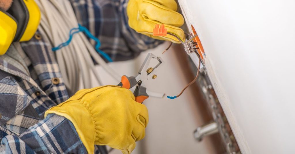 Consertos e manutenções elétricas em Santos